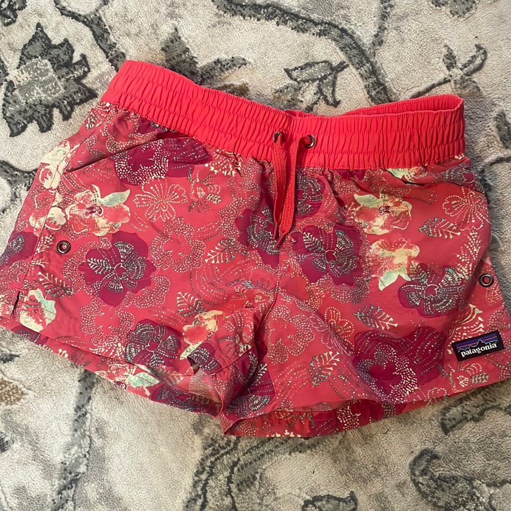 Girl’s Patagonia board shorts LG